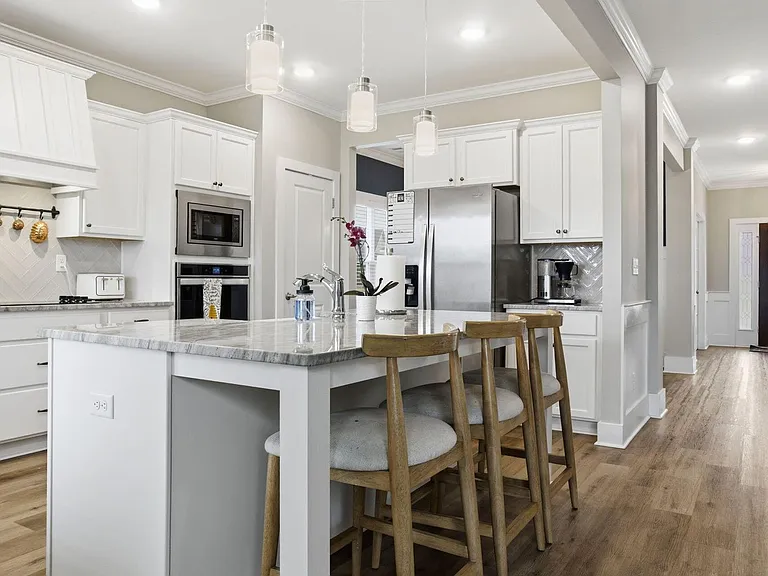 2638 Laurens St — Photo 17