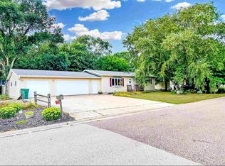 37221 Seymour Dr, Prairie Du Chien, WI 53821