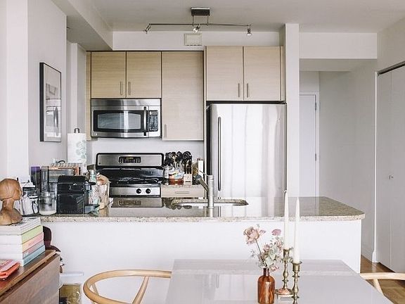 4th image of 125 W 31st St APT 45K