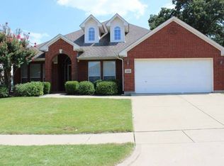 2316 Bear Run Rd, Arlington, TX 76001