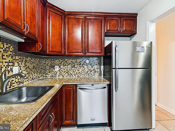 3rd image of 280 Hilltop Ln
