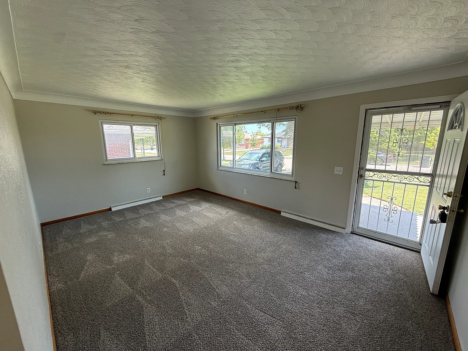 3 bed, 988 sqft, $1,475 — Photo 3