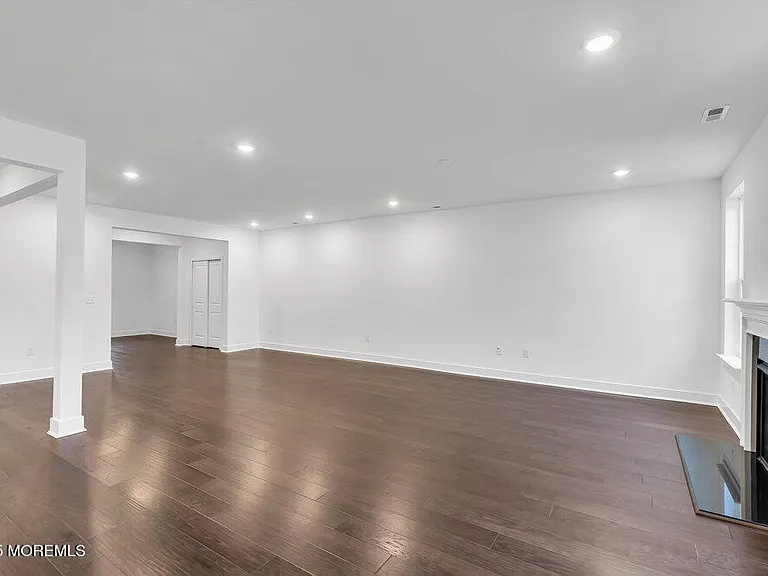 122 Woolley Ct — Photo 7