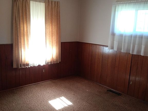 3rd image of 215 Hale Dr