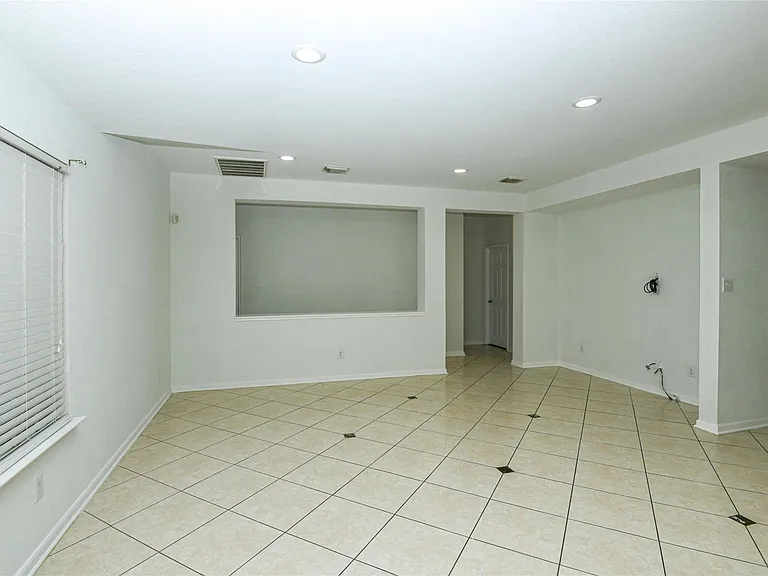 2615 Bisontine St — Photo 10
