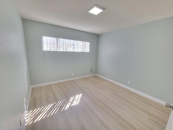 4th image of 1054 W 110th St APT 4