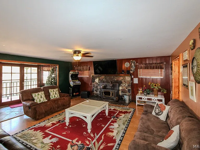 46784 Pioneertown Rd — Photo 7