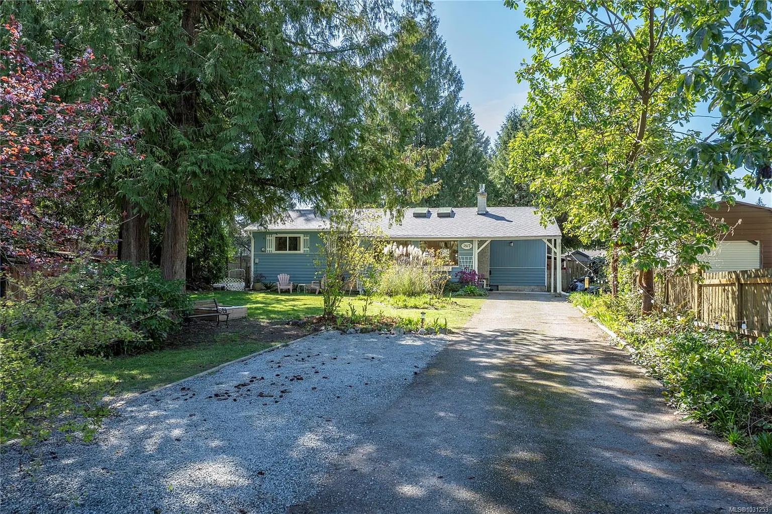 1817 Meadowlark Cres photo 1