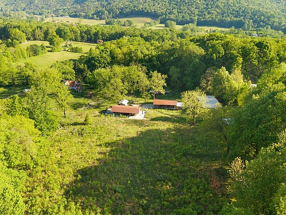 8th image of 172 Pam Ln