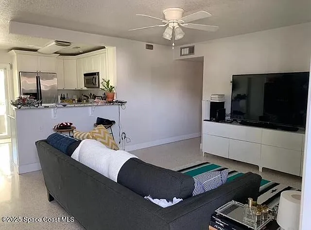 3 bed, 2.0 bath, 1170 sqft, $3,000 — Photo 4
