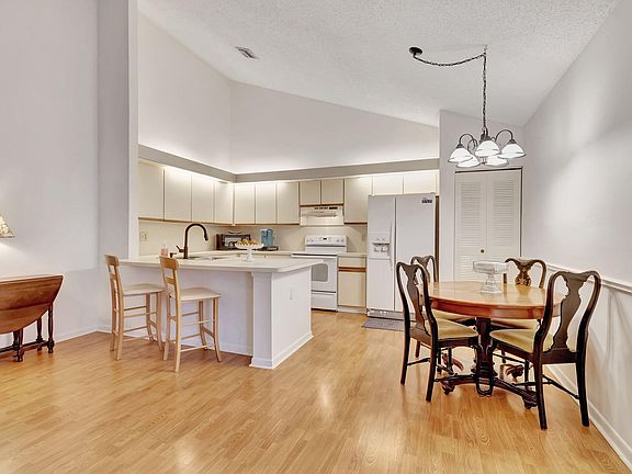 3rd image of 8855 Thumbwood Circle #C
