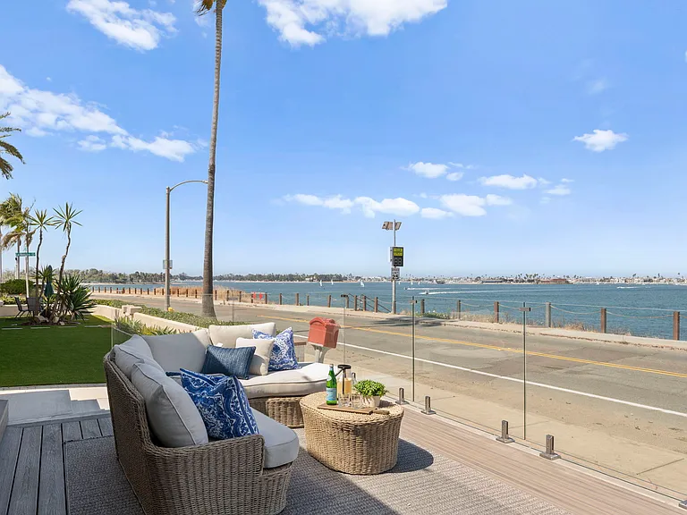 3611 Riviera Dr — Photo 11