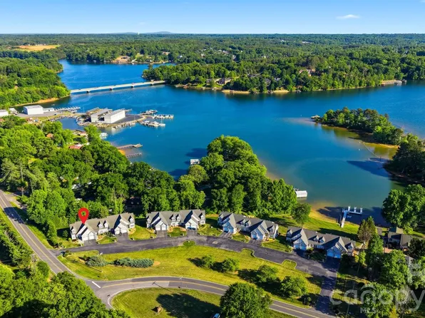 19 Heron Cove Loop #B, Hickory, NC 28601