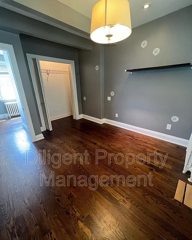5 bed, 2.0 bath, $3,200 — Photo 2