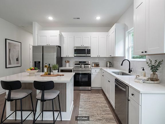 3rd image of 793/795 Lyman Rd