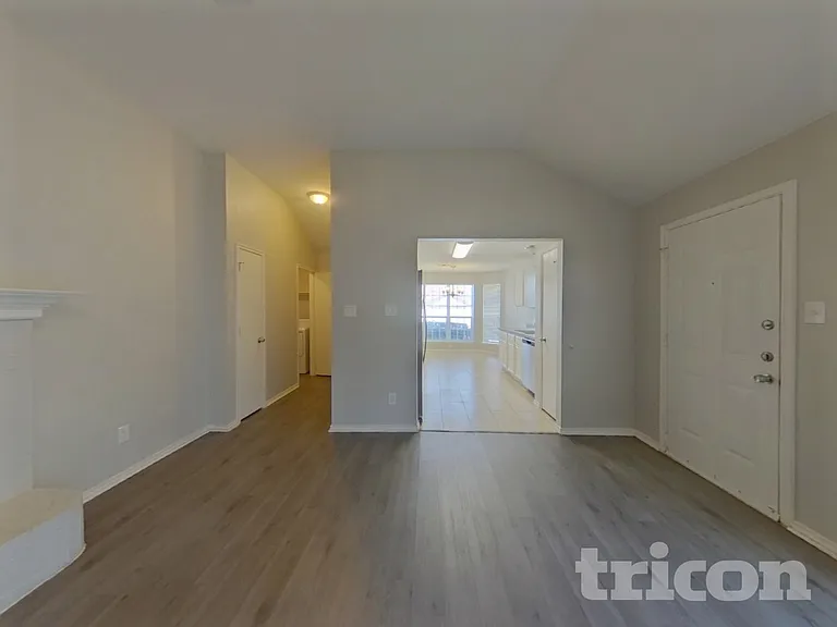 6910 Meadow Bend Dr — Photo 2