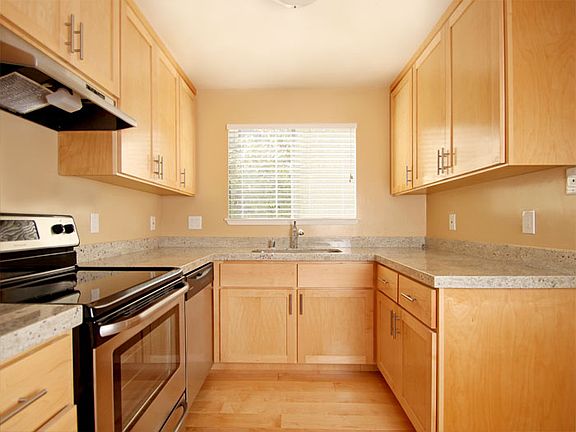 2nd image of 371 Everett Ave