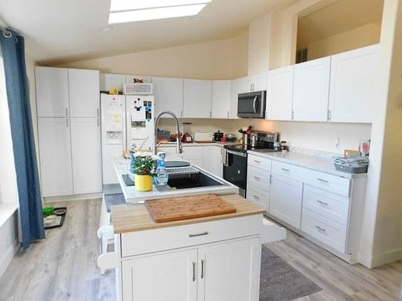 2nd image of 807 Caroline Ave