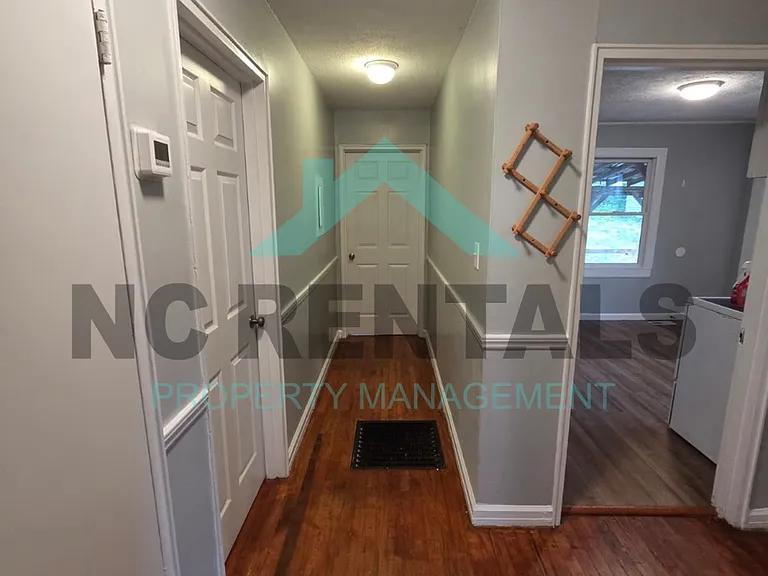 1410 Maple St — Photo 7