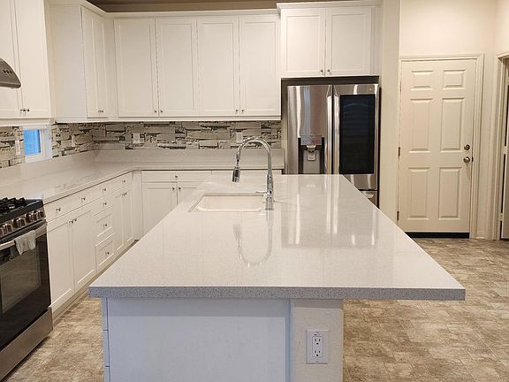 3rd image of 5588 Valencia Dr