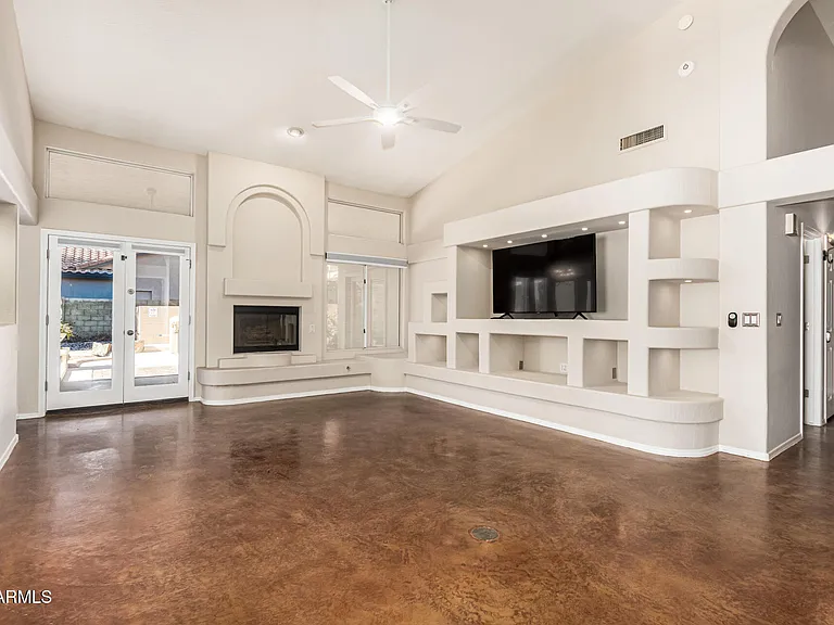 4704 E Hearn Rd — Photo 11