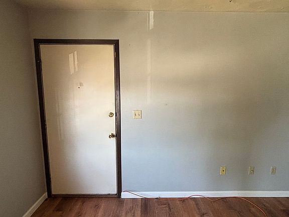 3rd image of 5904 Gateway Industrial Dr APT 6