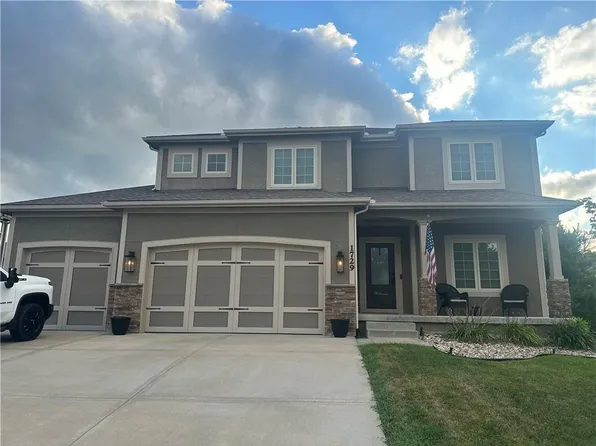 1729 Cambridge Cir, Kearney, MO 64060