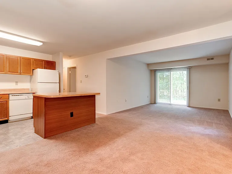 Hunter's Run Apartments — Photo 9