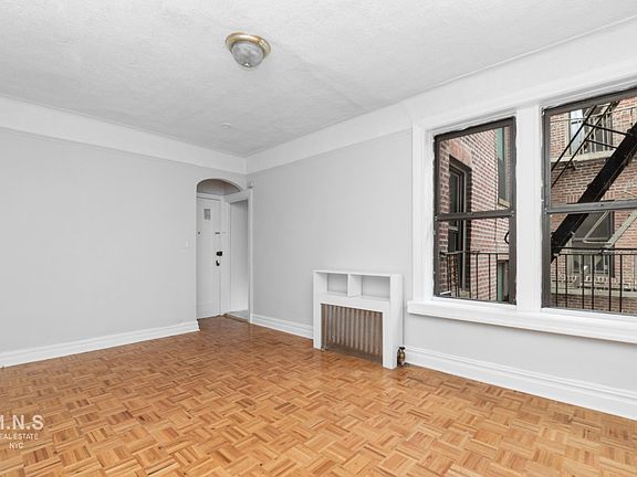 4th image of 30 Seaman Ave APT 4aa