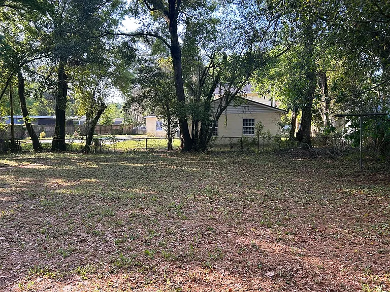 1648 Loyola Dr N — Photo 13