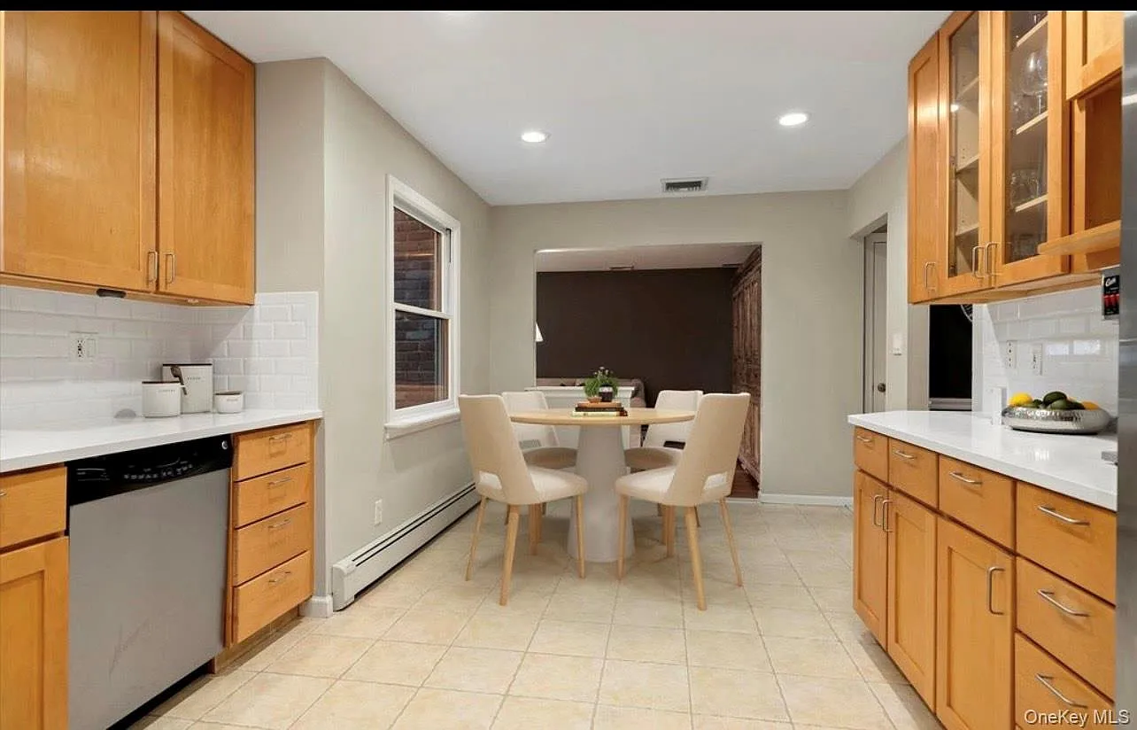 5 bed, 5.0 bath, 2824 sqft, $12,000 — Photo 4