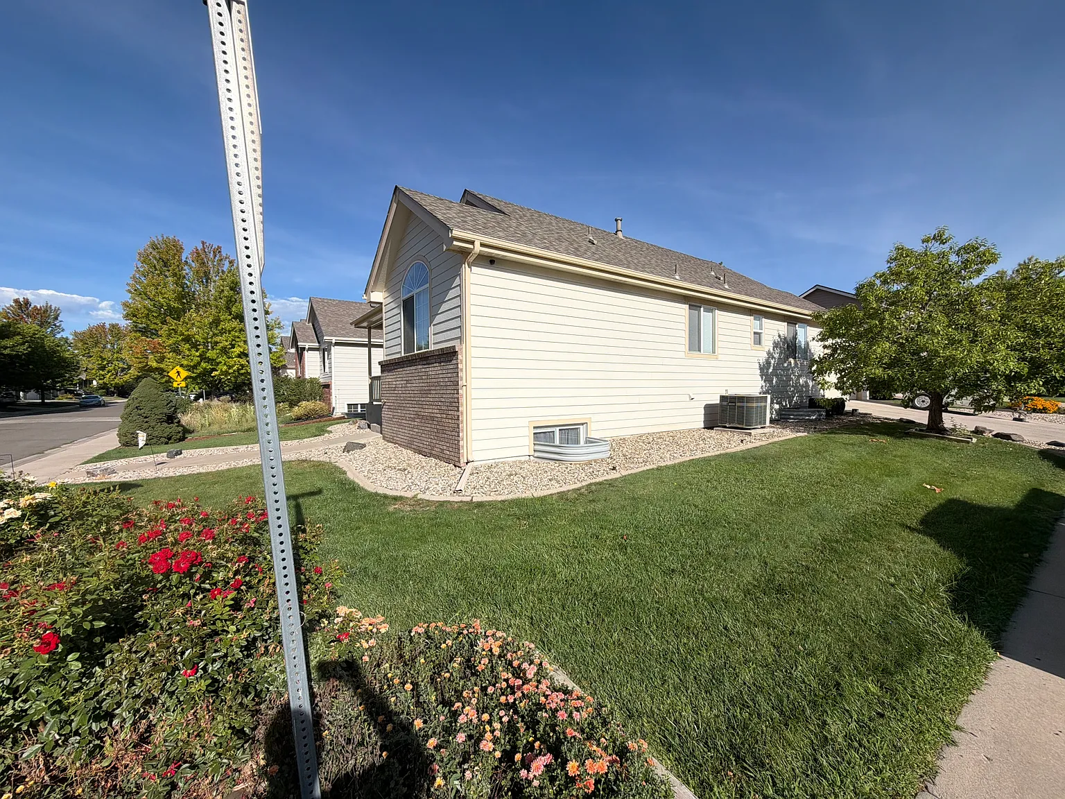 3 bed, 1246 sqft, $2,300 — Photo 2