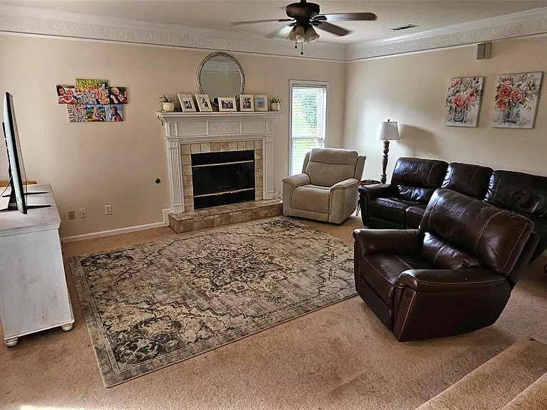 210 Sweetbriar Ln — Photo 7
