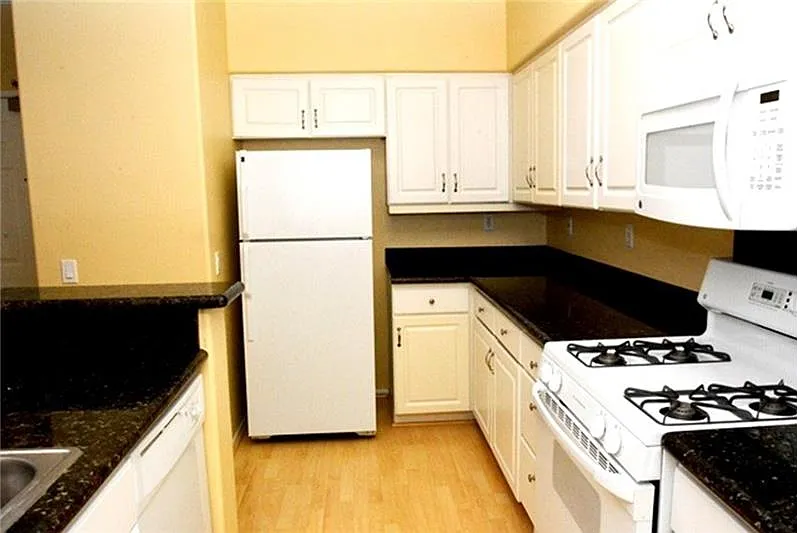 1 bed, 803 sqft, $2,775 — Photo 2