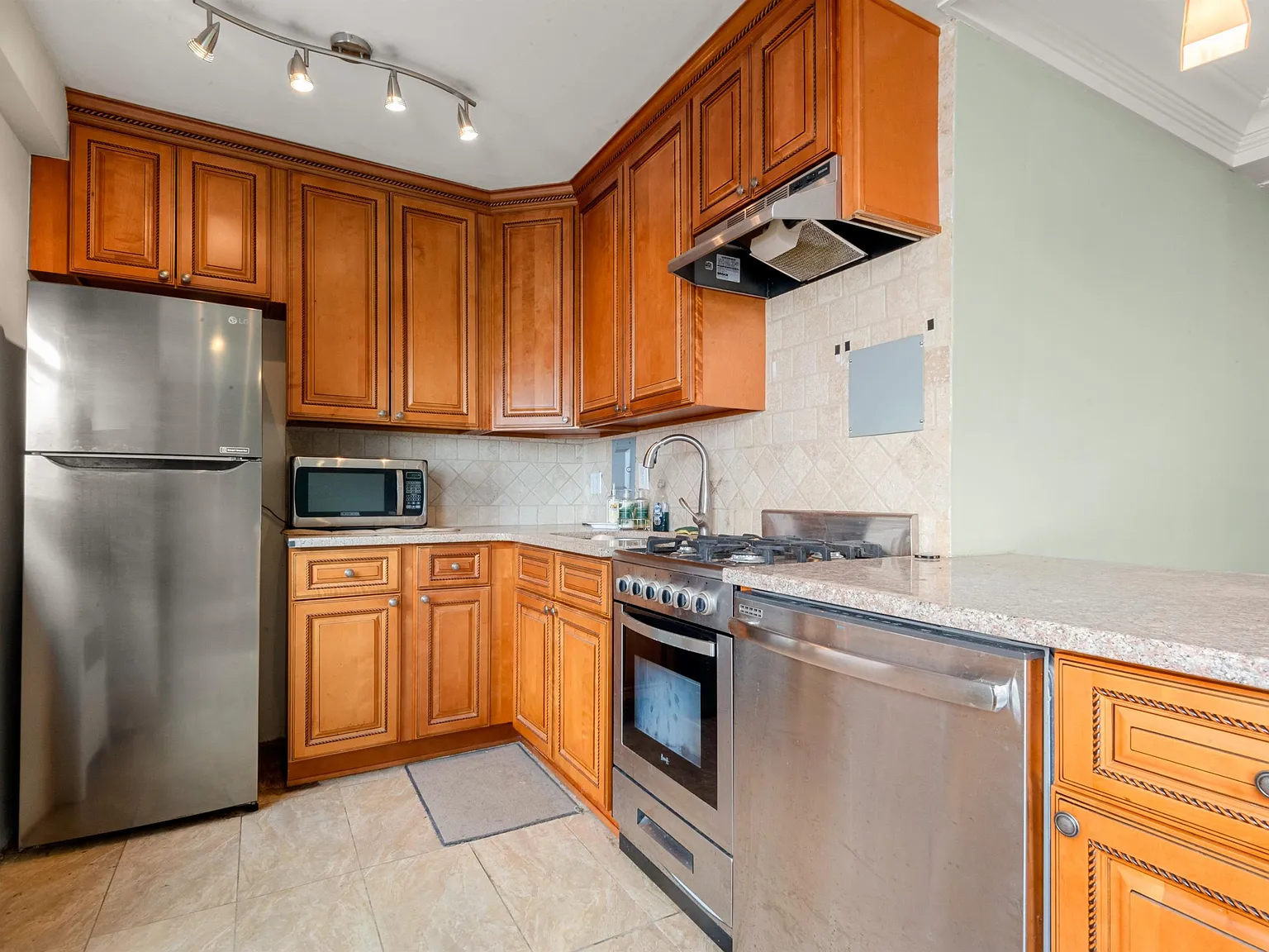 1 bed, 1.0 bath, 600 sqft, $2,600 — Photo 2