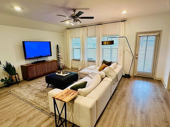 5th image of 208 Sweetwater Creek Ln #2