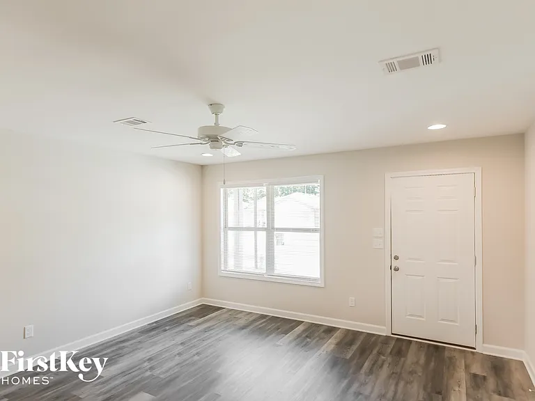 4409 Easthaven Cir — Photo 4