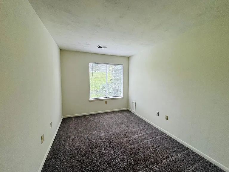 1208B University Ter — Photo 5