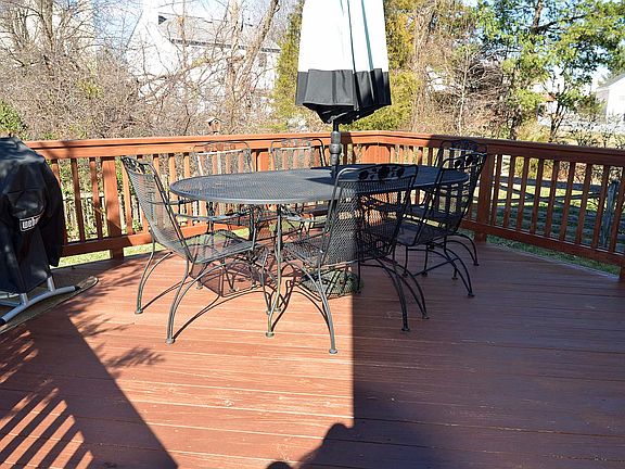 Deck; Great for Entertaining