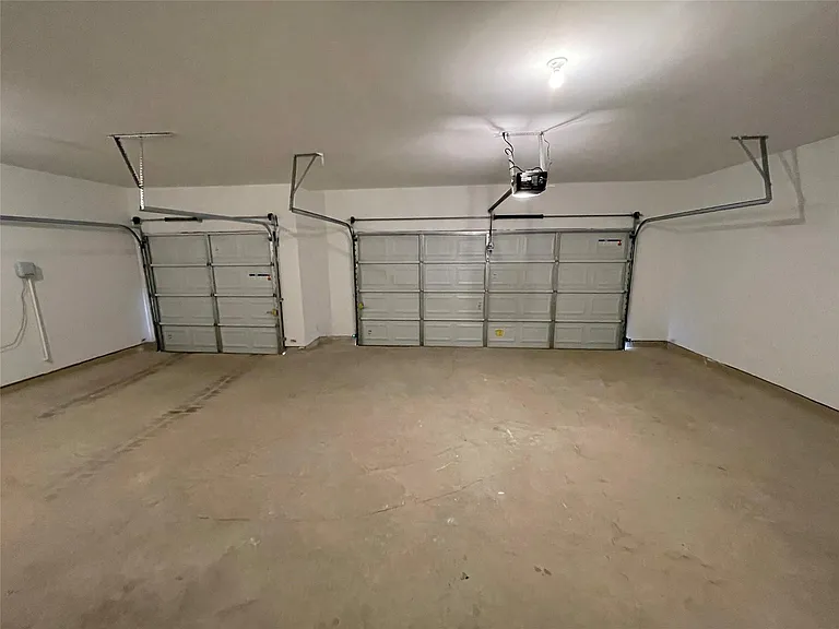 8111 Royal Palm Ct — Photo 30
