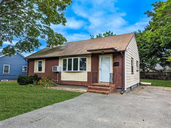 69 E Booker Avenue, Wyandanch, NY 11798