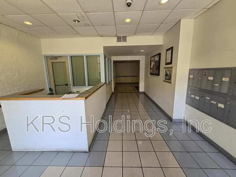 633 W Washington St — Photo 8