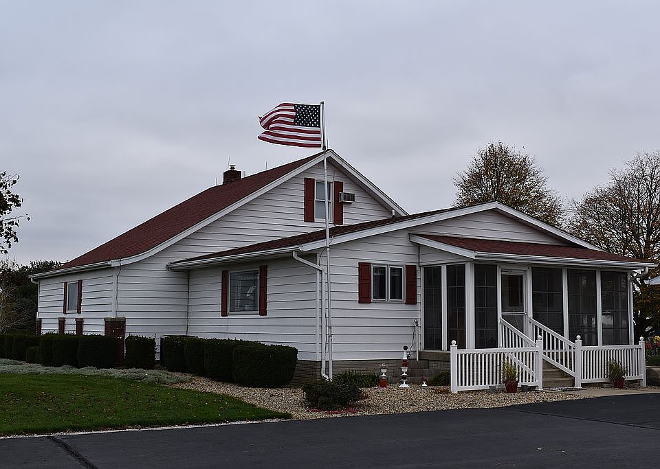 8584 W Illiniwick Rd, Warrensburg, IL 62573 Zillow