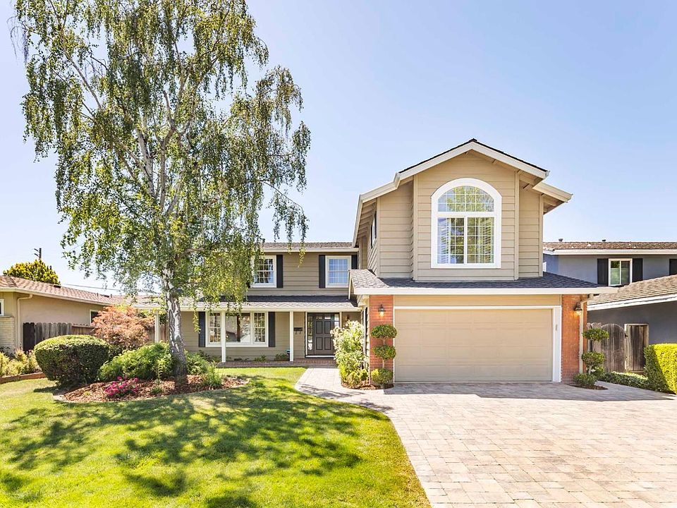 1st image of 895 Spinosa Dr