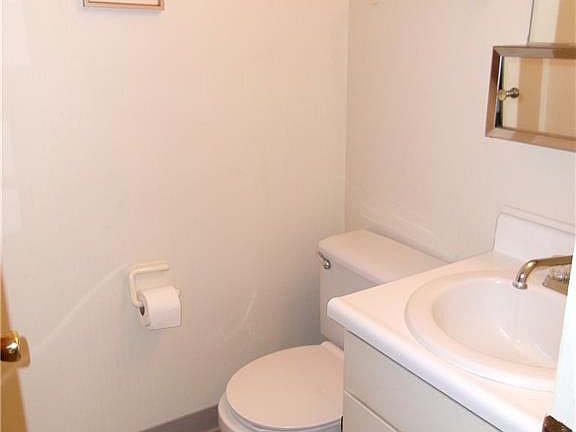 3rd image of 3710 Lakepointe Dr #2