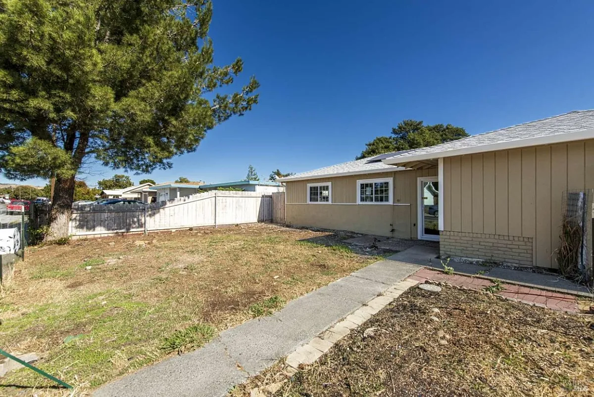 Building Photo - 1024 Tyler St