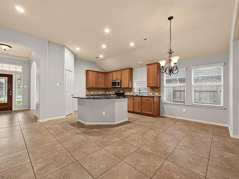 28207 Chalet Park Dr — Photo 5