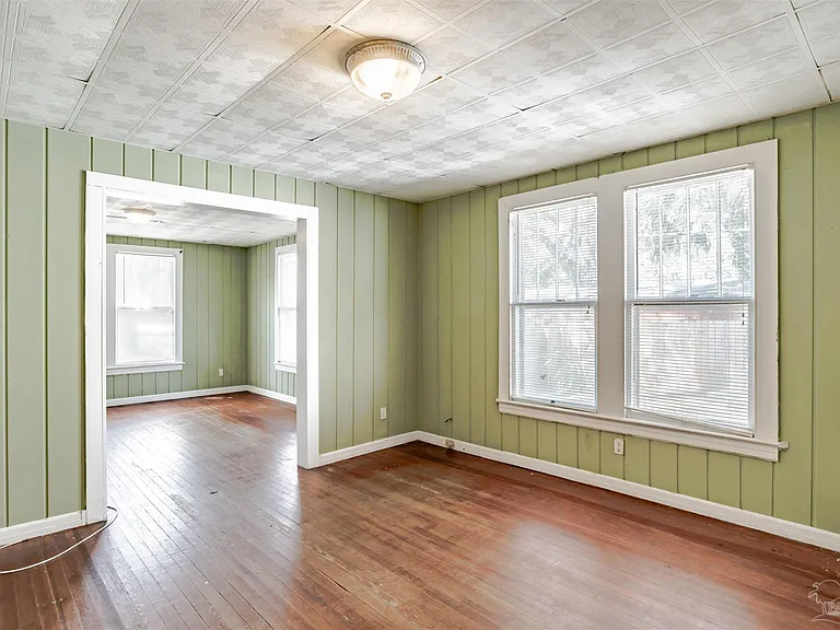 310 Stanley Ave — Photo 45