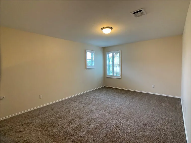 133 Gina Dr — Photo 10