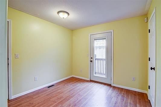 3rd image of 832 S Clay St